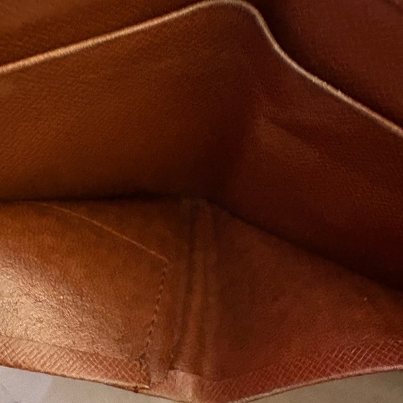 LOUIS VUITTON Elise Wallet - Picture 10 of 14